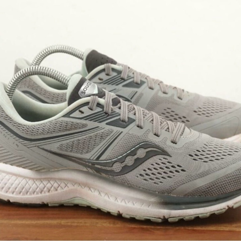 Saucony Light Gray Athletic Sneakers 9.5 Omni 19